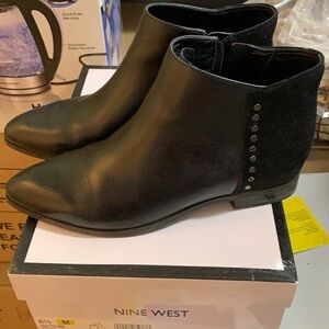 Nine West booties black leather and suede zipper olearyo